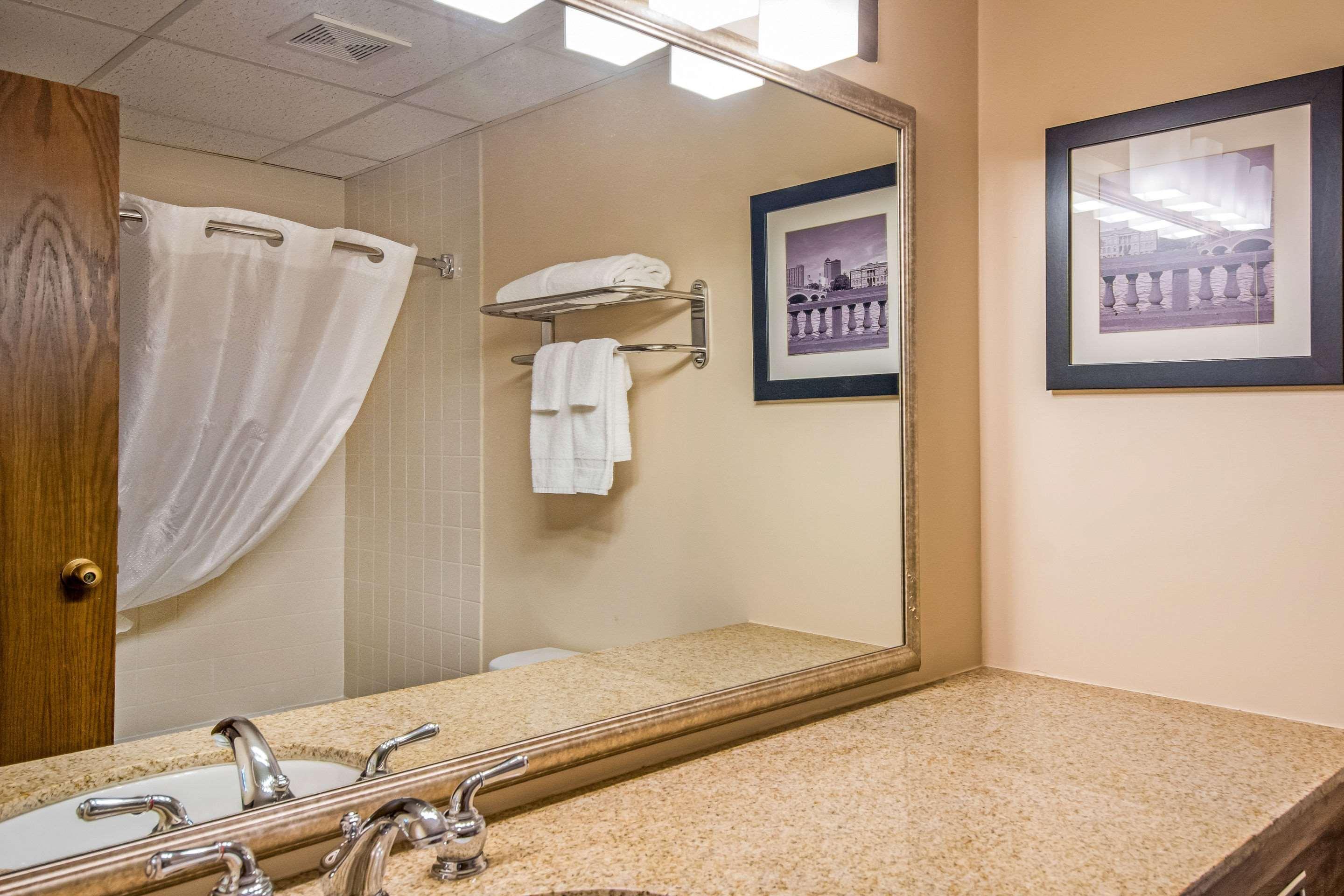 Quality Inn & Suites Virginia Esterno foto