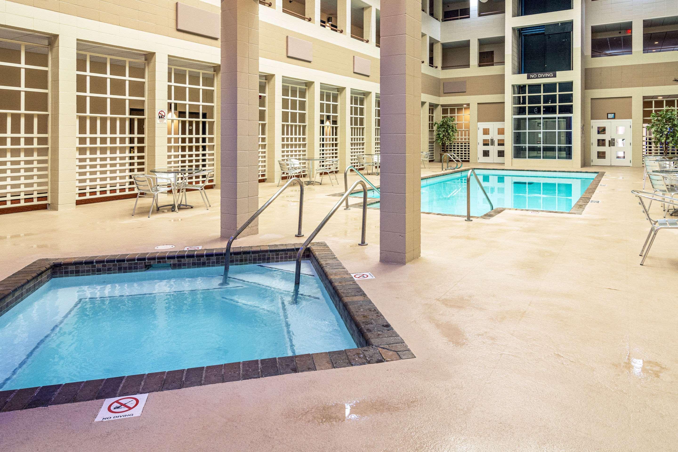 Quality Inn & Suites Virginia Esterno foto